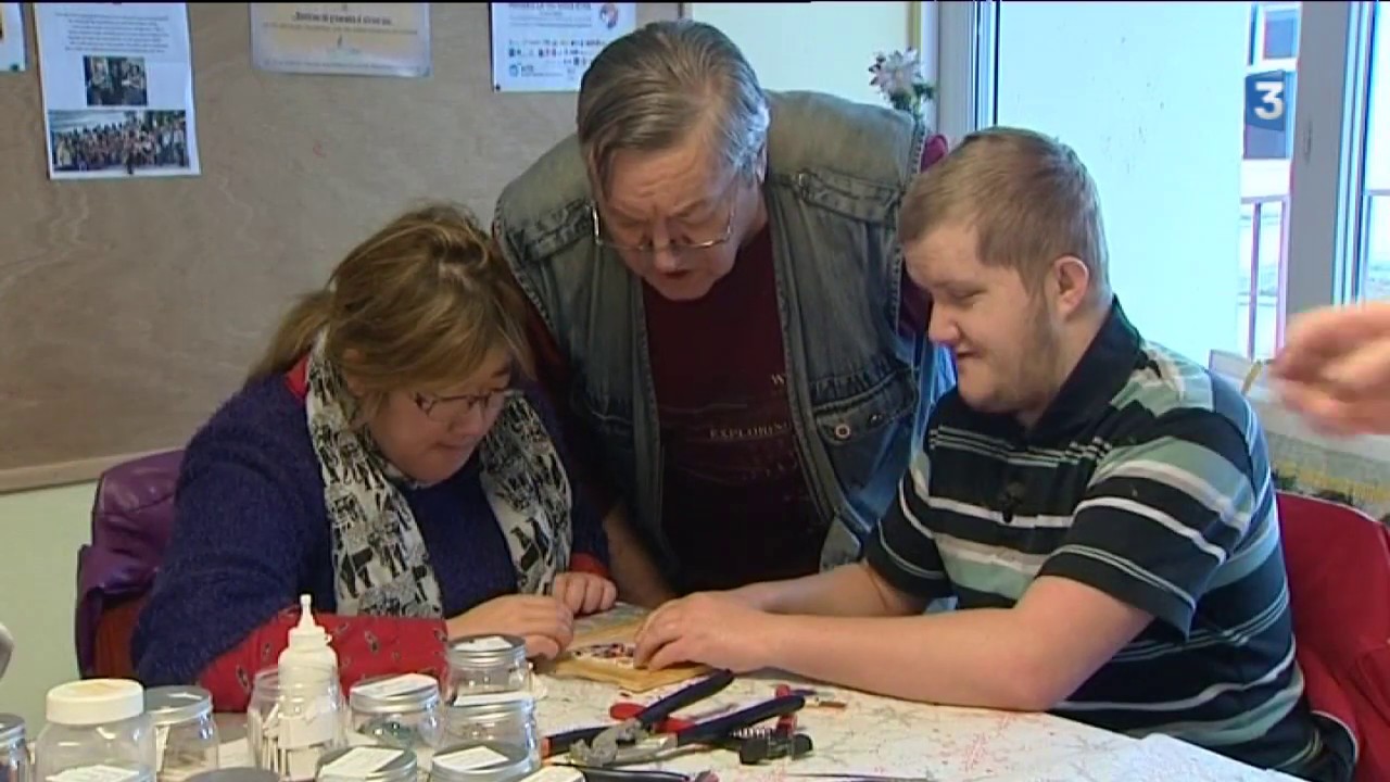 Initiative audacieuse d’un atelier mosaïque pour non-voyants